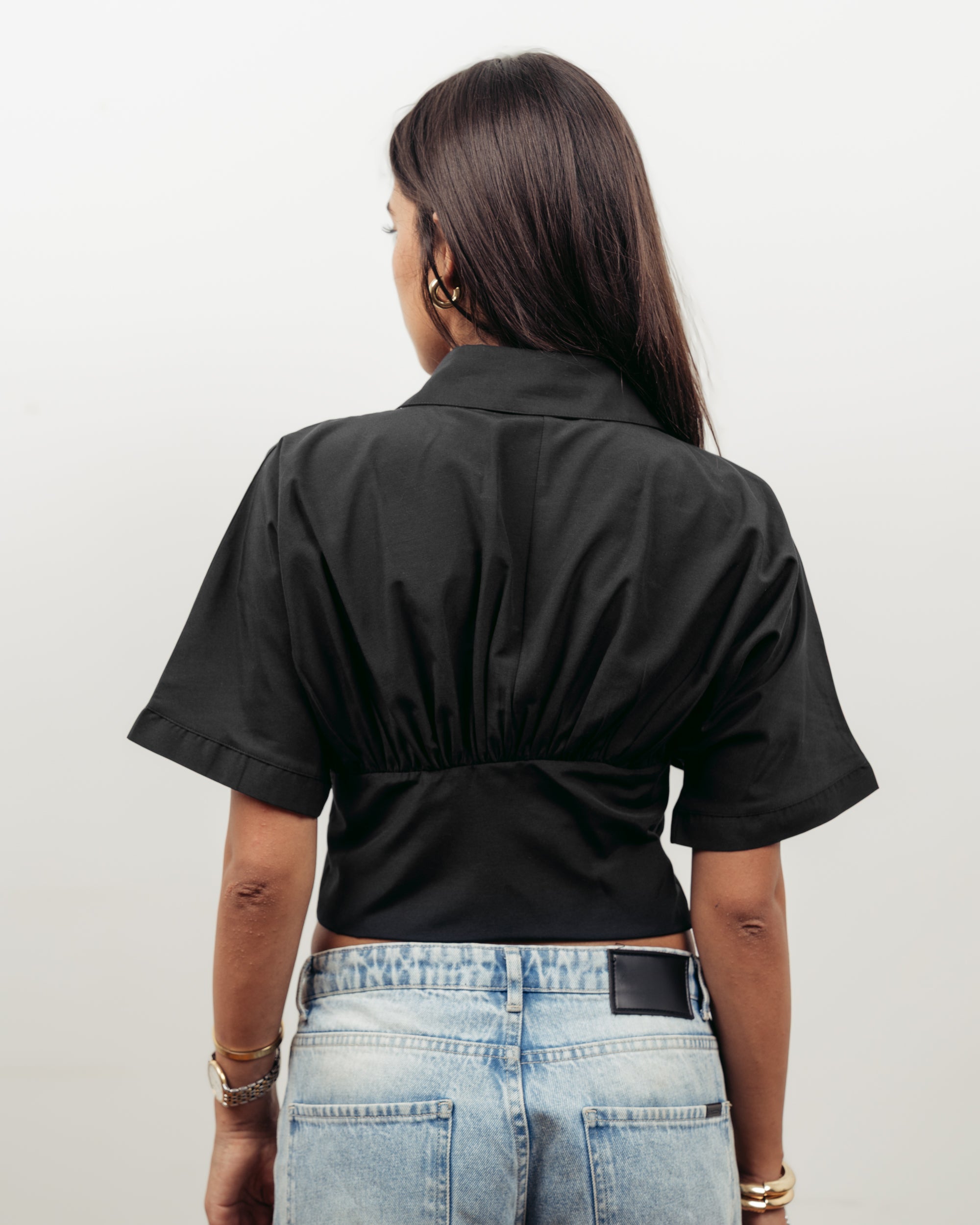 BLACK FITTED CROPPED POPLIN SHIRT