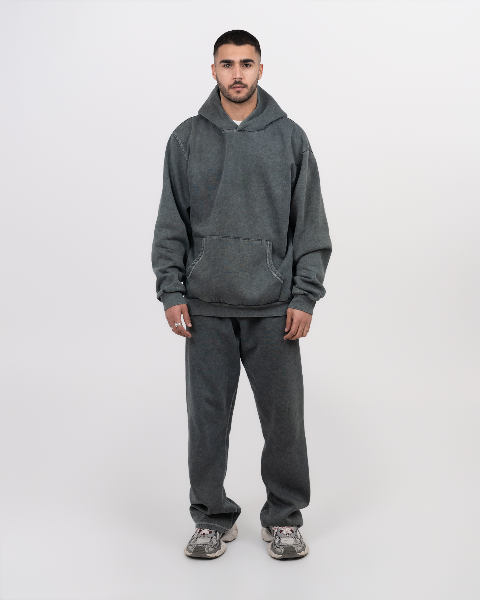 BASIC OLIVE SWEATPANTS