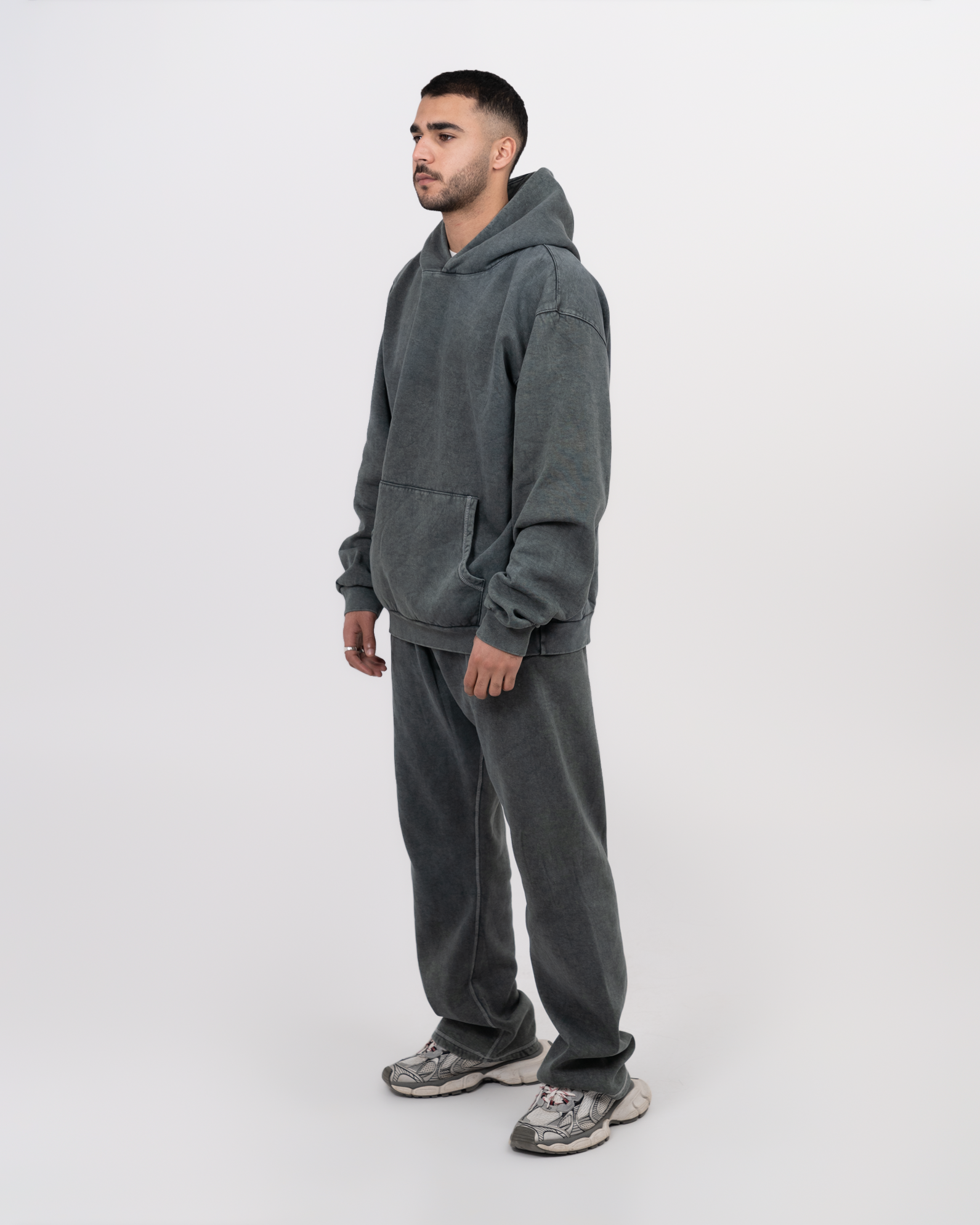 BASIC OLIVE SWEATPANTS