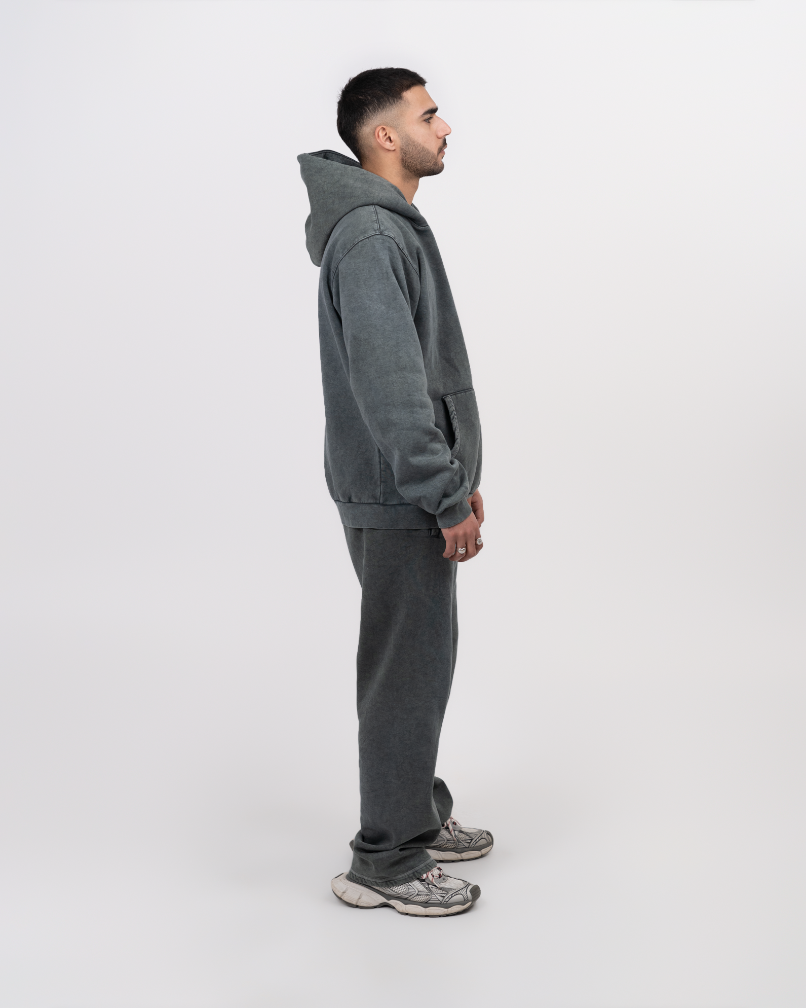 BASIC OLIVE SWEATPANTS
