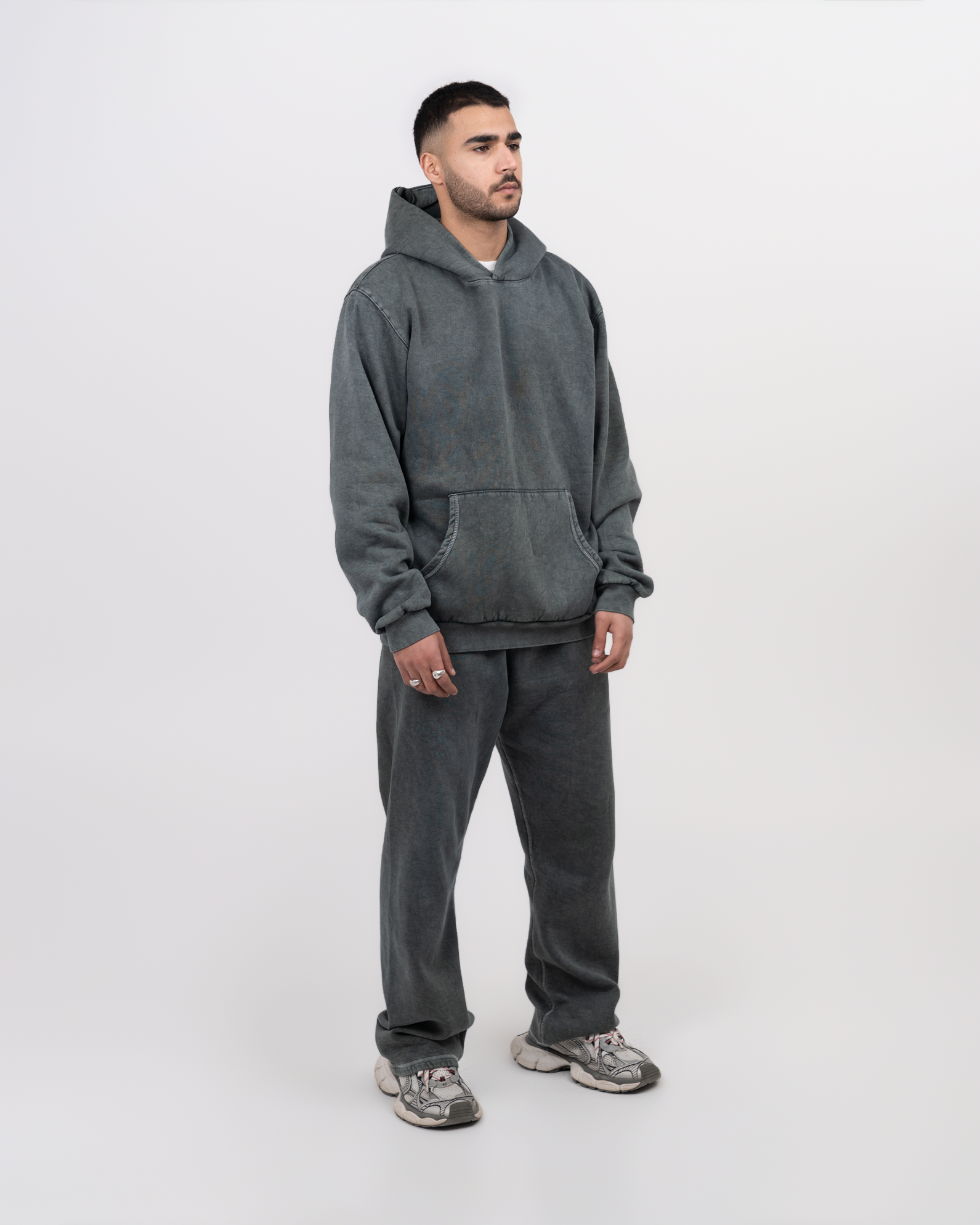 BASIC OLIVE SWEATPANTS