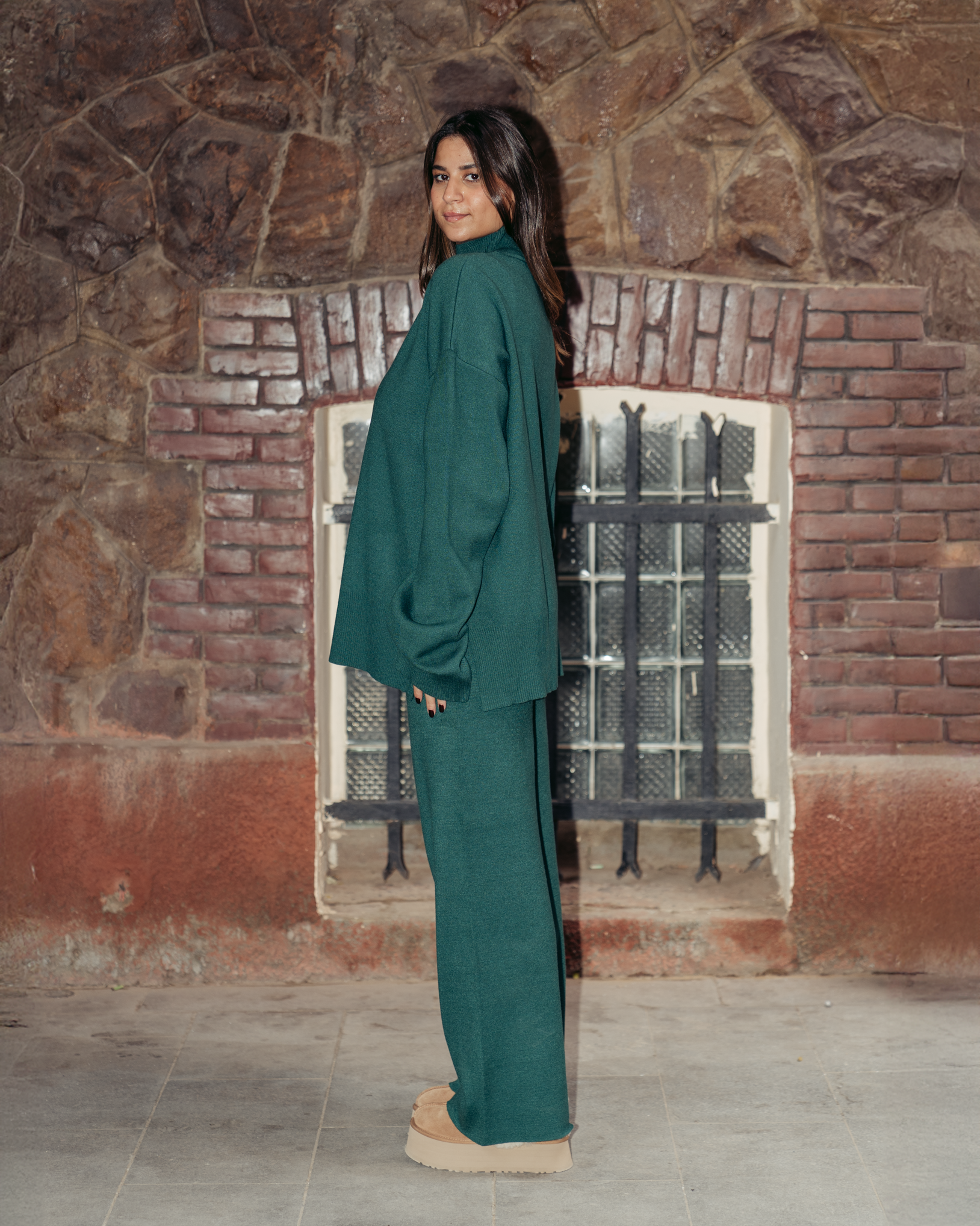 HUG ME KNITTED SWEATER - FOREST GREEN