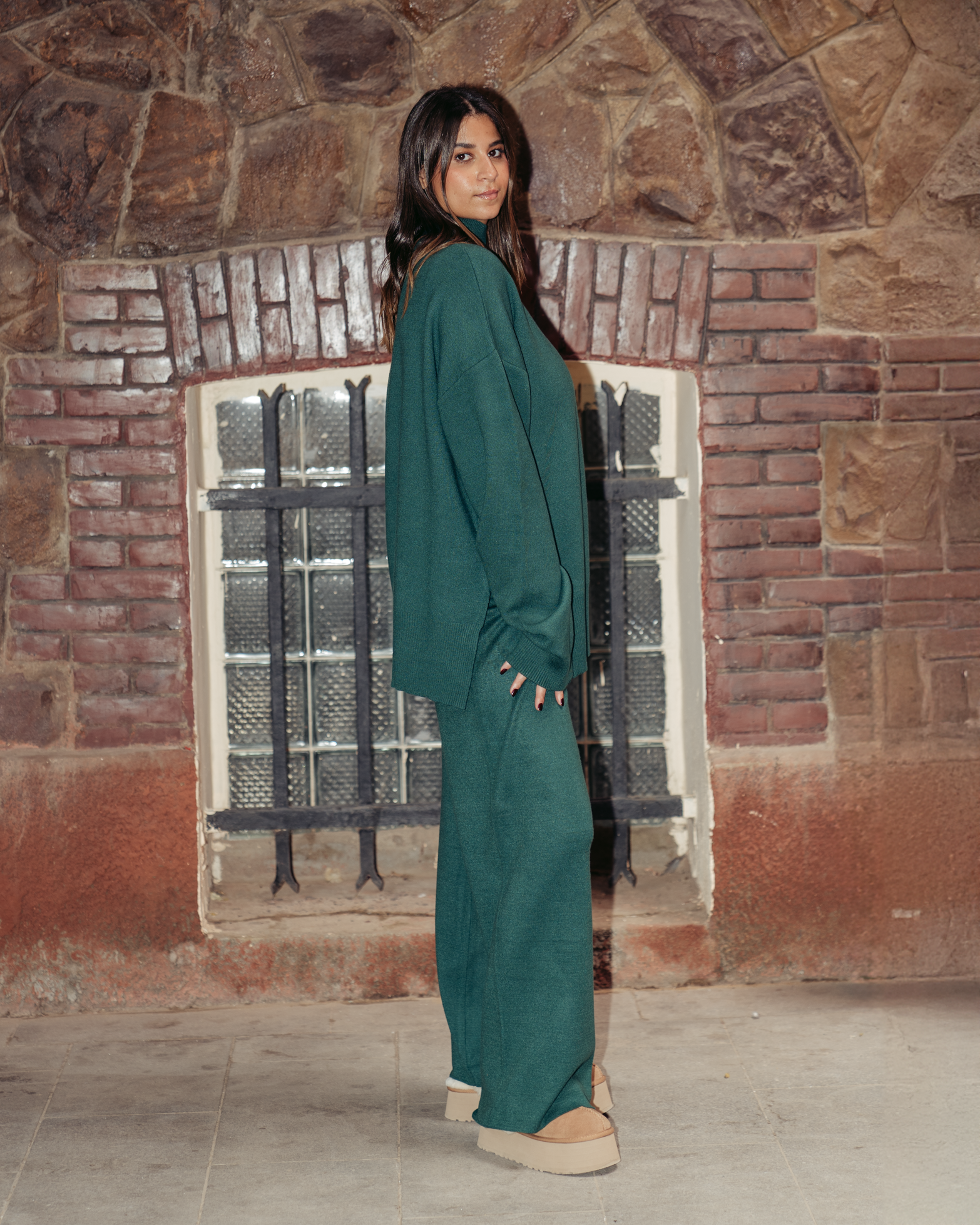 HUG ME KNITTED SWEATER - FOREST GREEN