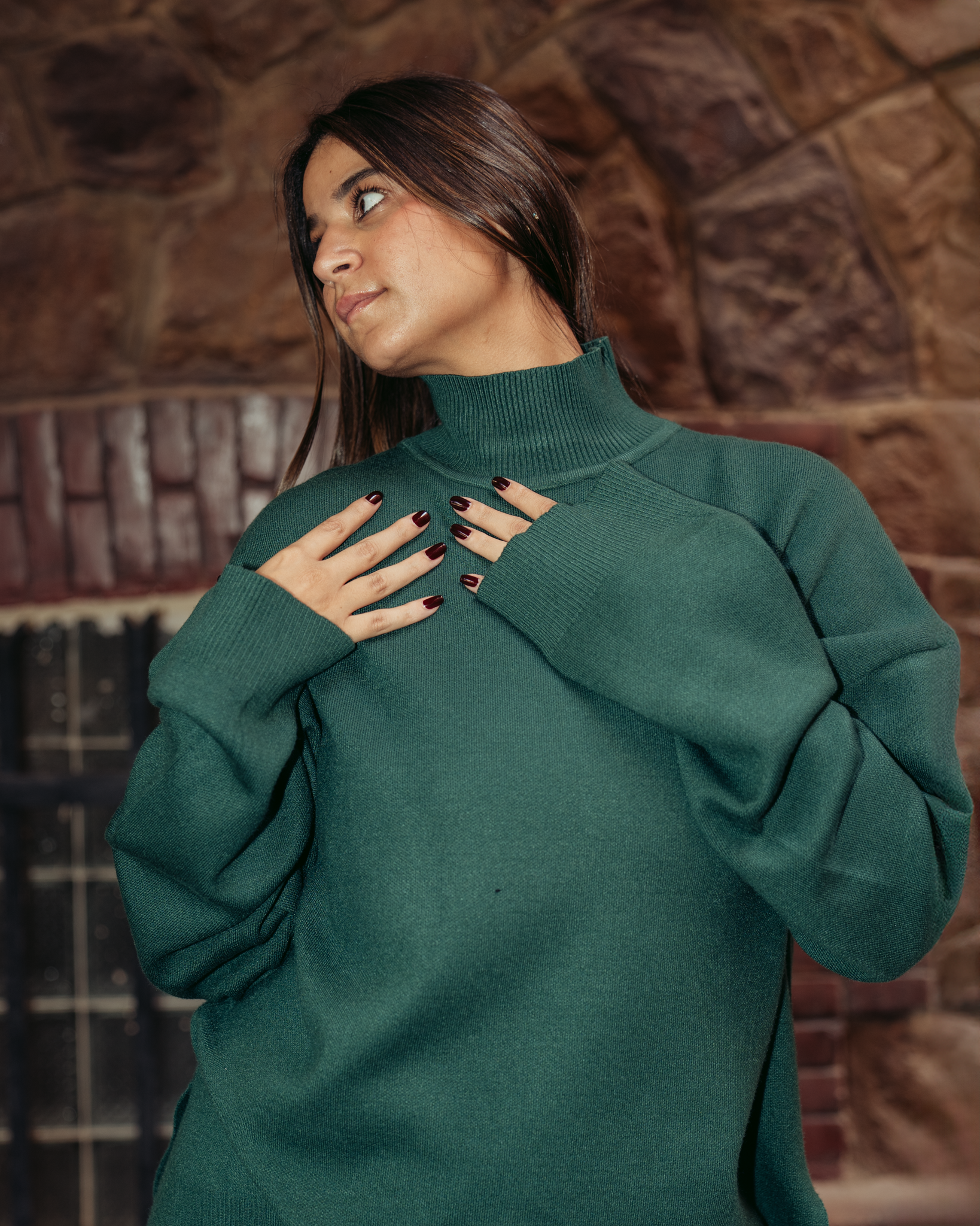 HUG ME KNITTED SWEATER - FOREST GREEN