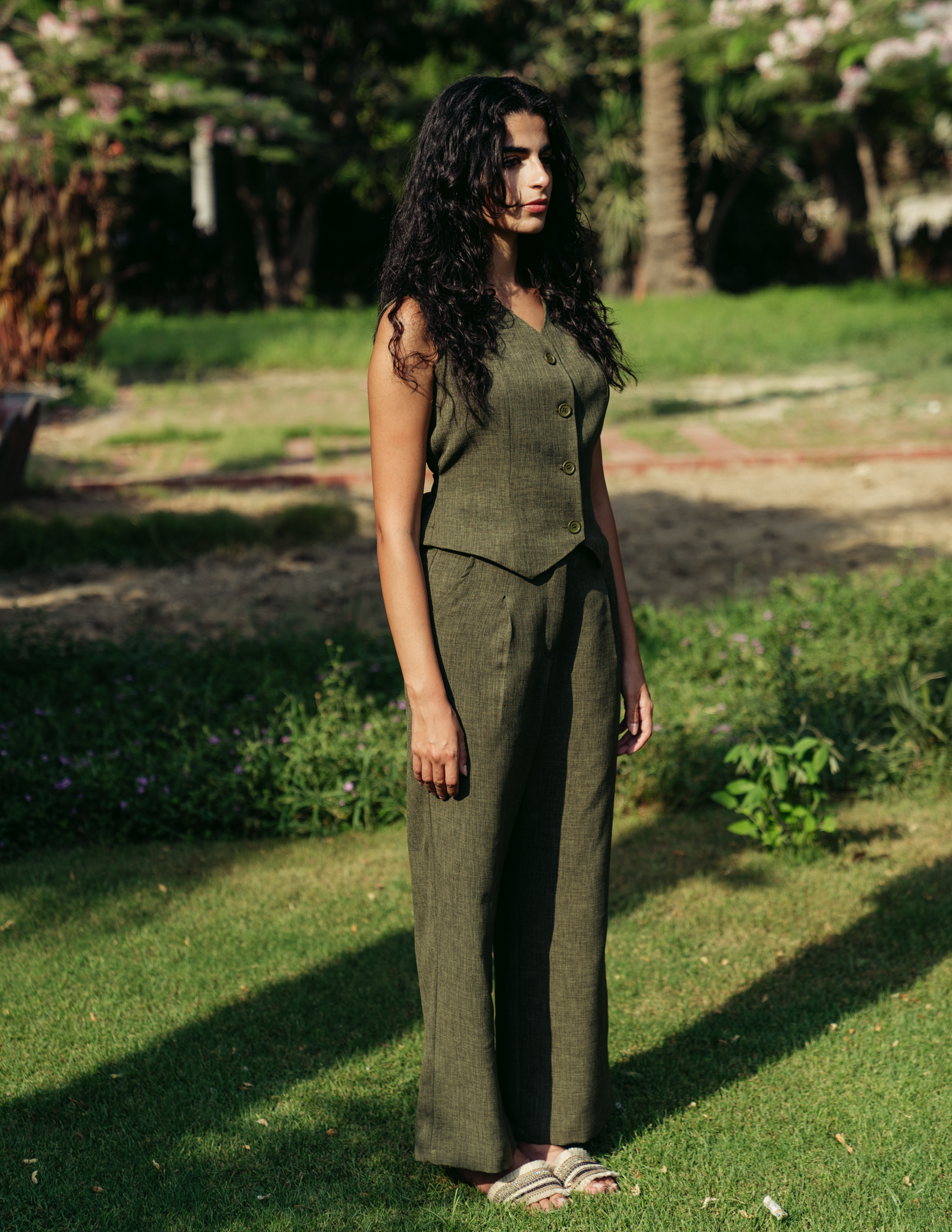 OLIVE V NECK LINEN VEST