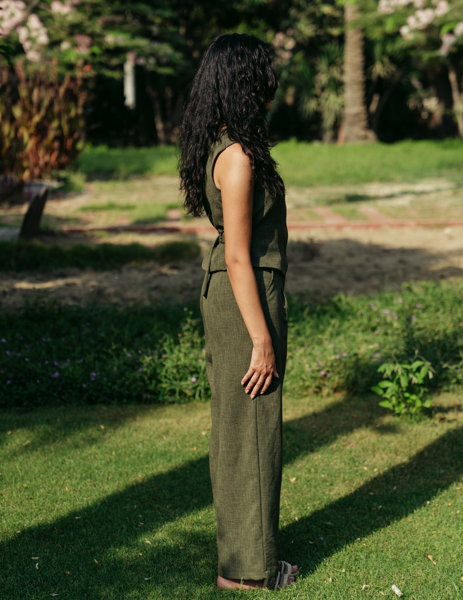OLIVE V NECK LINEN VEST