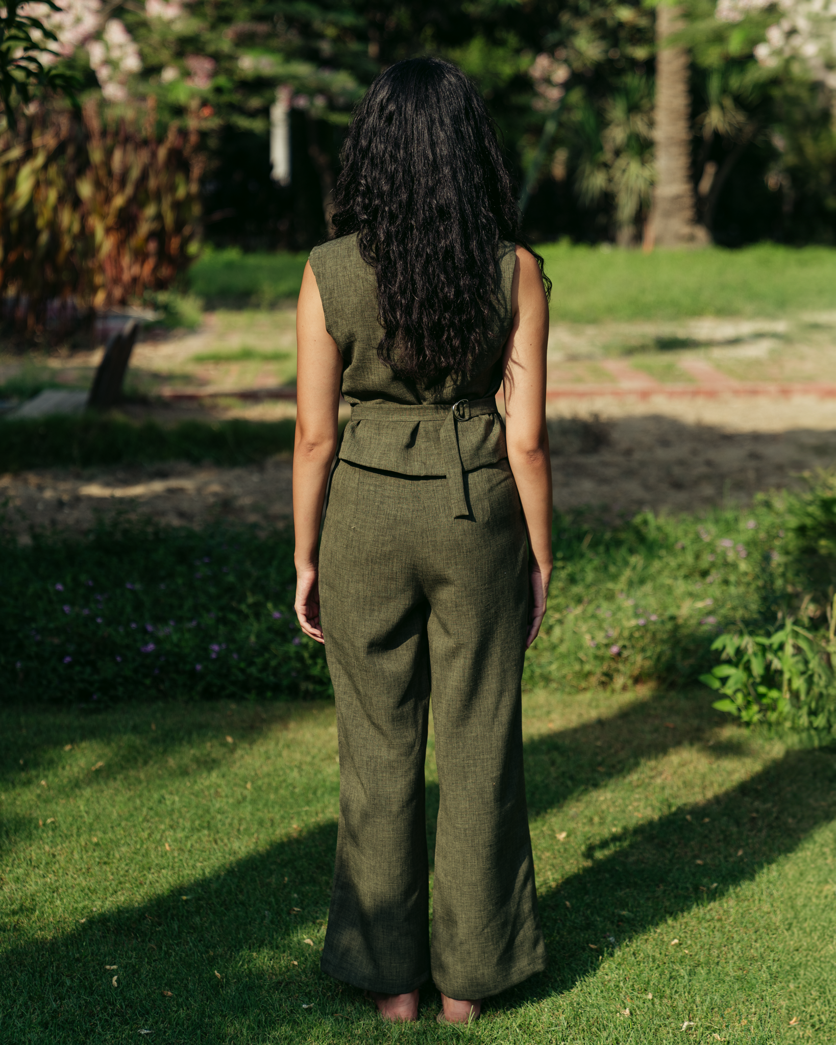 OLIVE V NECK LINEN VEST