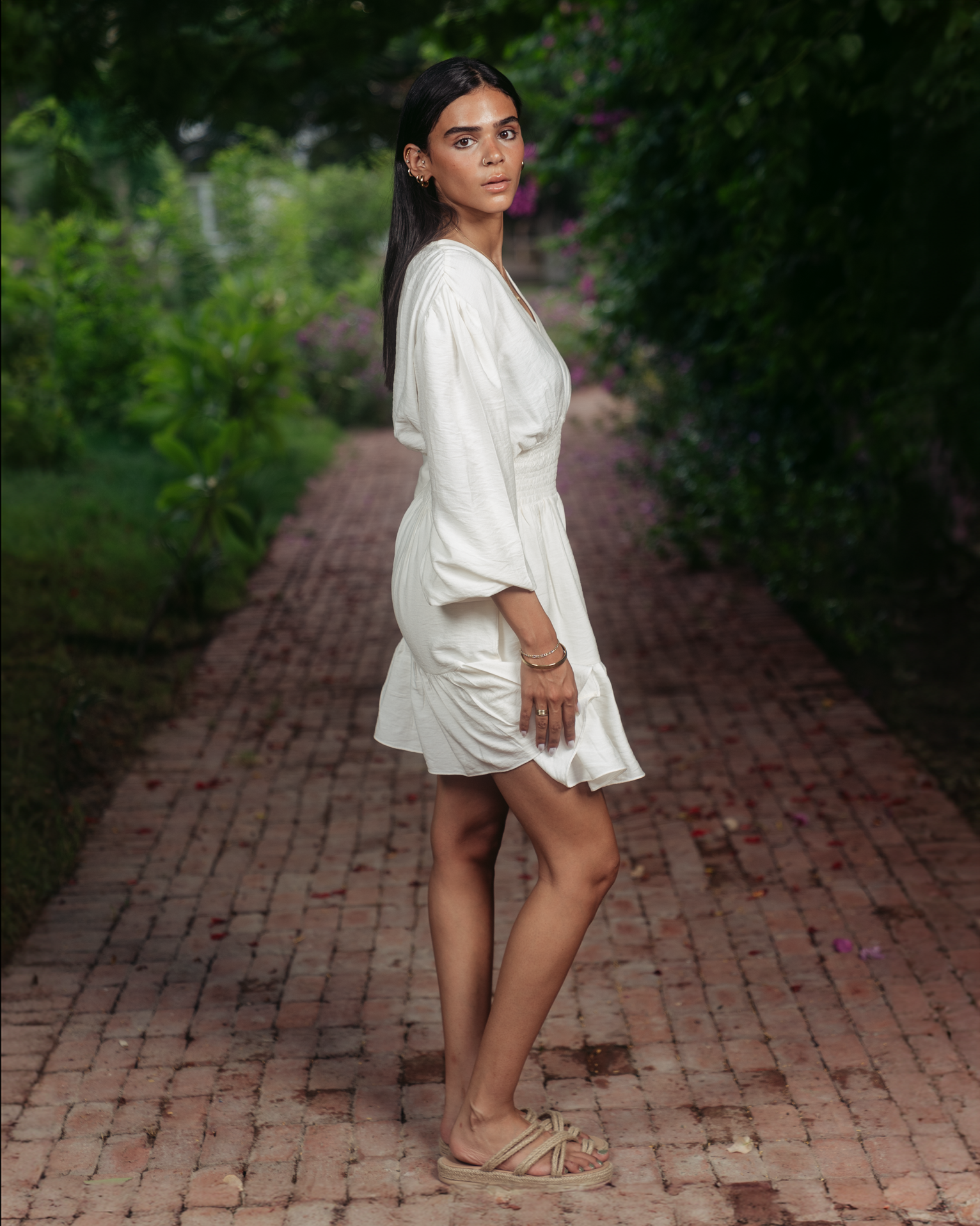 WHITE LONG SLEEVES RUFFLED LINEN DRESS