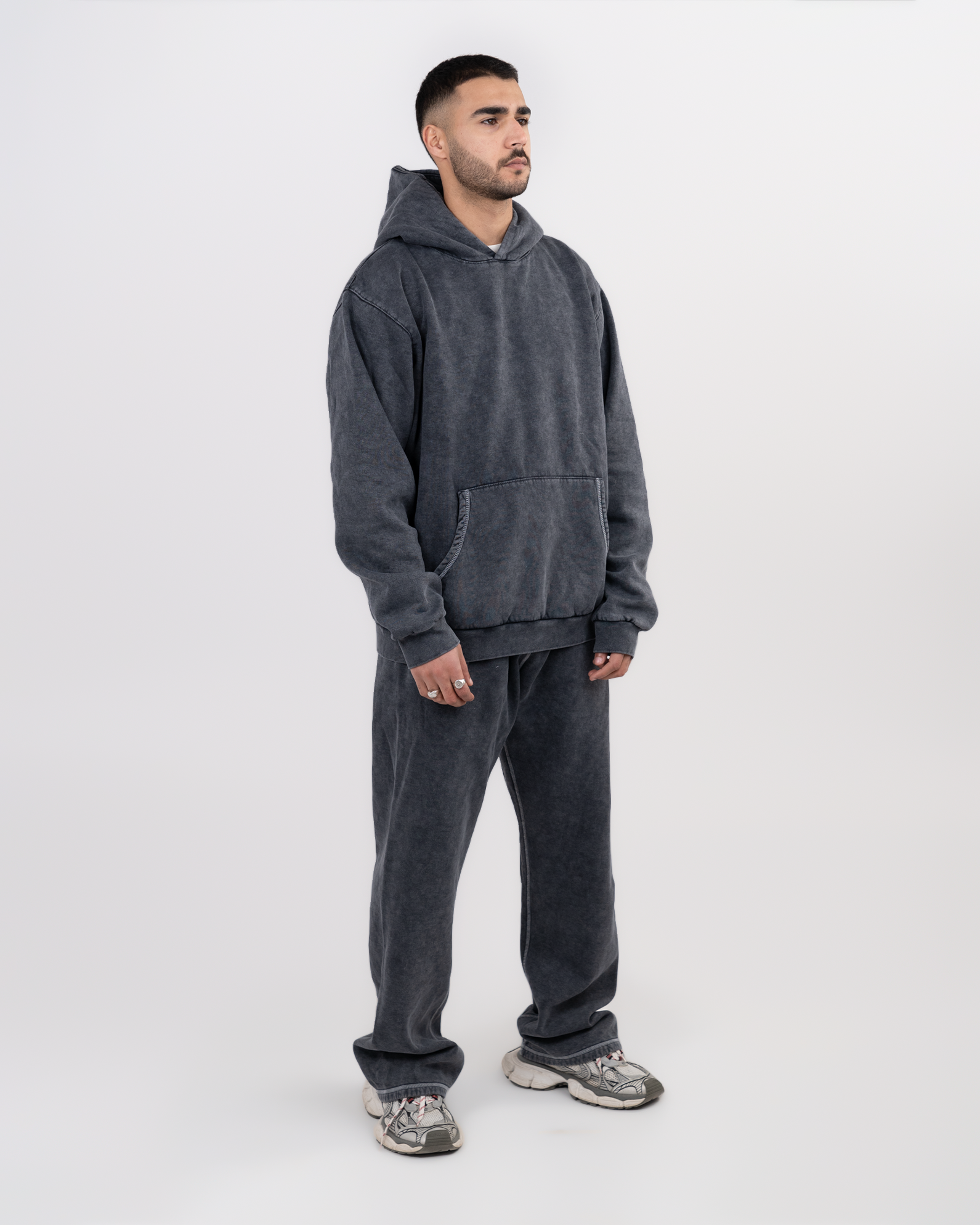 BASIC CHARCOAL SWEATPANTS
