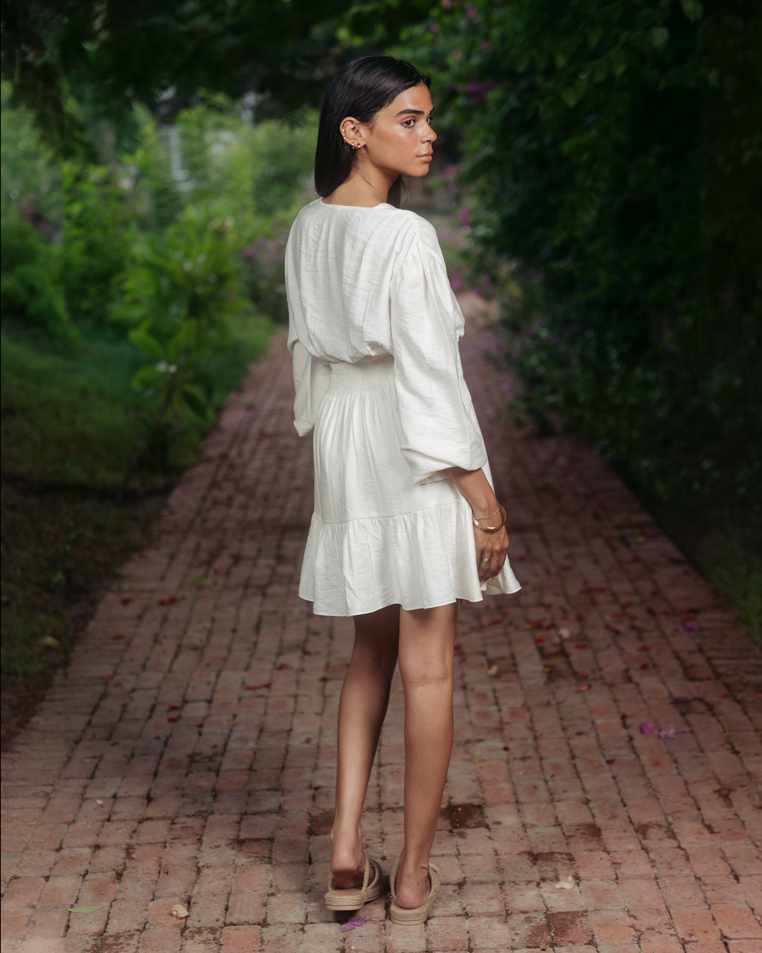 WHITE LONG SLEEVES RUFFLED LINEN DRESS
